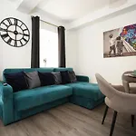 North Rd Apartment By N And N Stays Ltd, Close To Vibrant Gloucester Rd With Plenty Of Restaurants And Shops Near By, Free On Street Parking Available And Pvt Of Street Parking 4Pm To 8Am Mon To Fri And All Weekend