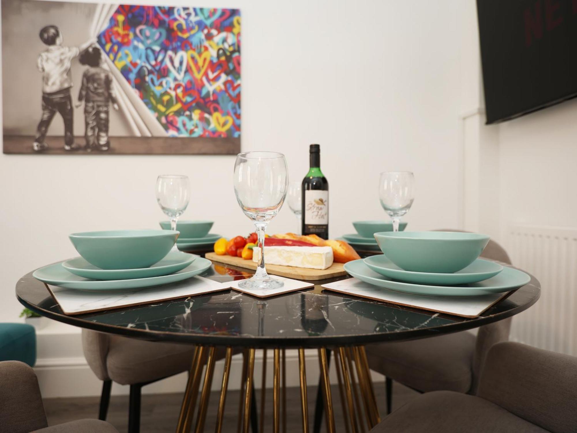 Apartamento North Rd By N And N Ltd, Close To Vibrant Gloucester Rd With Plenty Of Restaurants And Shops Near By, Free On Street Parking Available And Pvt Of Street Parking 4pm To 8am Mon To Fri And Weekend