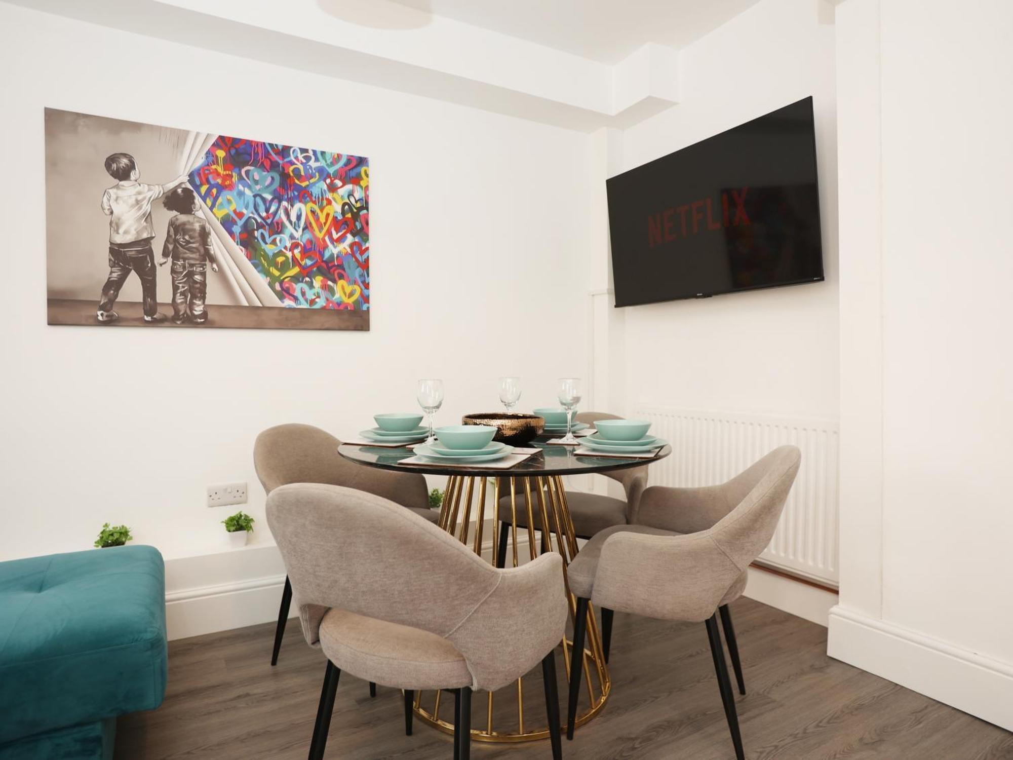 North Rd By N And N Ltd, Close To Vibrant Gloucester Rd With Plenty Of Restaurants And Shops Near By, Free On Street Parking Available And Pvt Of Street Parking 4pm To 8am Mon To Fri And Weekend